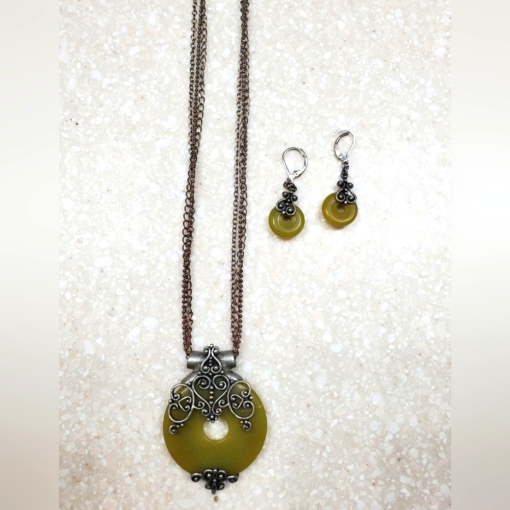 Green stone Necklace and earrings set